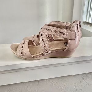 Earth Pisa Hyannis Sandal Size 8M